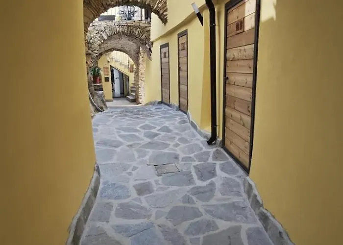 Nini Dachi Farm Marina dʼAndora