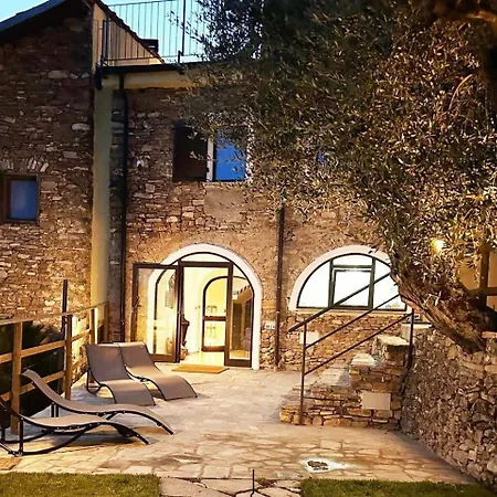 Nini Dachi Farm Apartment Andora
