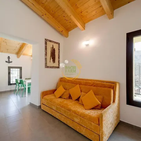 Nini Dachi Farm Daire Marina dʼAndora