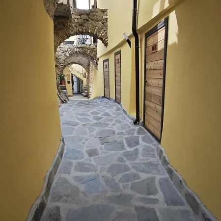 Nini Dachi Farm Marina dʼAndora