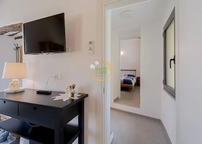 Nini Dachi Farm Marina dʼAndora